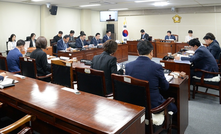 ▲ 음성군의회(의장 김영호)는 13일 의회 소회의실에서 5월 정례의원 간담회를 열었다.ⓒ음성군의회