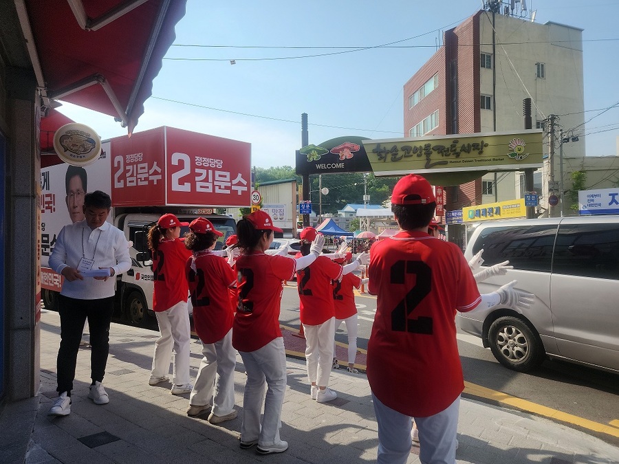 ▲ 화순 고인돌 전통시장 앞 유세현장 ⓒ 뉴데일리
