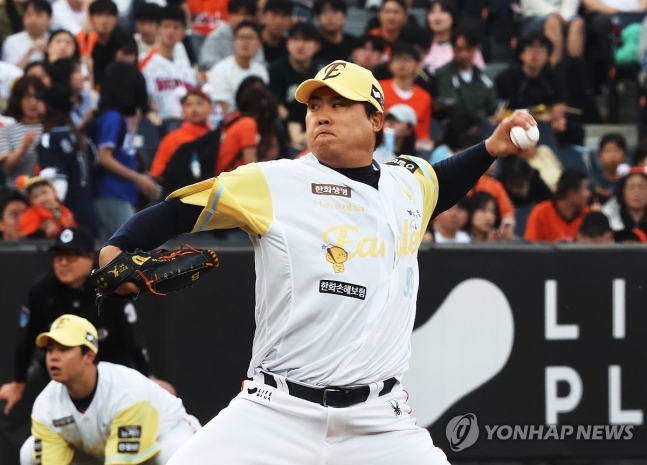 ▲ 류현진을 선발로 내세운 한화가 두산에 패배하면서 13연승에 제동이 걸렸다.ⓒ연합뉴스 제공