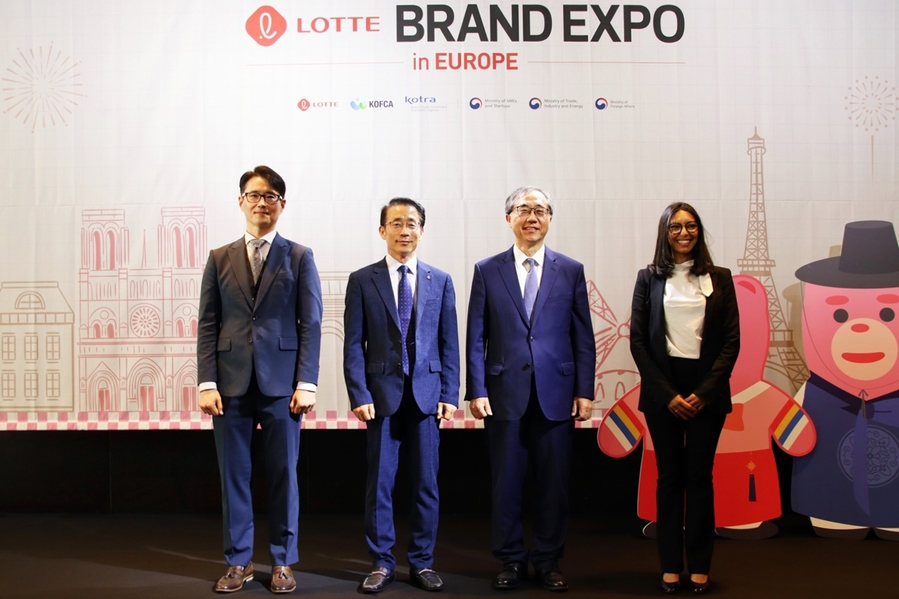 ▲ (왼쪽부터) 김종현 KOTRA 소비재바이오실장, 김재겸 롯데홈쇼핑 대표, 문승현 주프랑스대사, Charafa CHEBANI 프랑스상공회의소 부대표)ⓒ롯데홈쇼핑