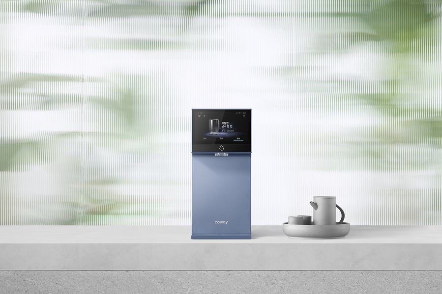 ▲ 코웨이의 '아이콘 프로 정수기' 아이시 블루 제품 ⓒ코웨이