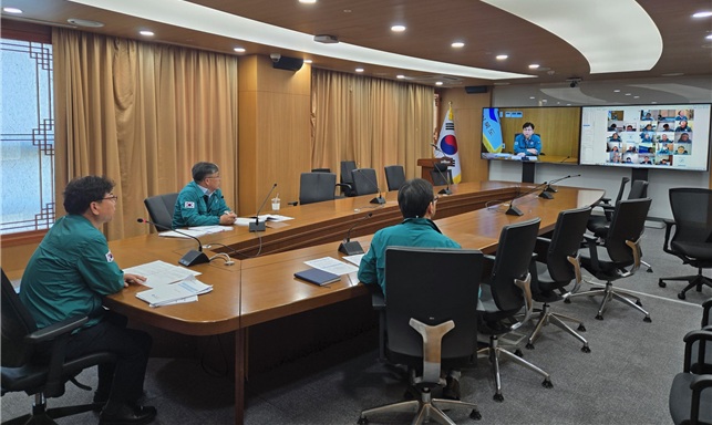 ▲ 경상북도는 13일 도내 하천구역 내 여름철 집중호우와 태풍 등으로 인한 홍수 피해를 예방하기 위해 22개 시군과 영상회의를 열고 여름철 홍수 대응 준비 상황을 점검했다.ⓒ경북도