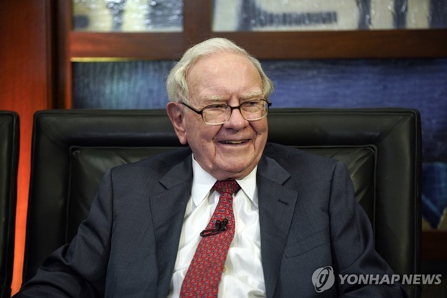 ▲ 워런 버핏 버크셔 해서웨이 회장 겸 CEO. AP=연합뉴스 자료사진. ⓒ연합뉴스