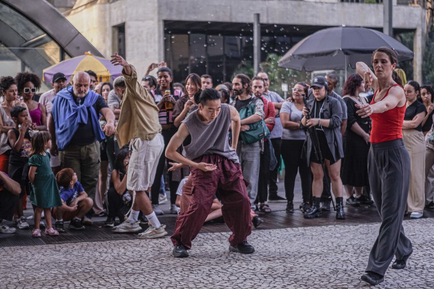 ▲ 부산국제무용제와 브라질 무용축제 단사 엠 트란지토가 참여한 한국-브라질 무용 협업 프로젝트 '멀리 떠나는 길(Rotas Afora)' 상파울루 공연 모습.ⓒ문체부