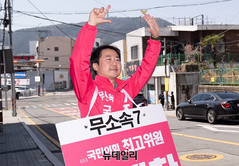 ▲ 장예찬 전 국민의힘 최고위원이 지난 총선 당시 탈당 후 부산 수영 지역구의 무소속 후보로 출마에 나선 모습. ⓒ뉴데일리 DB