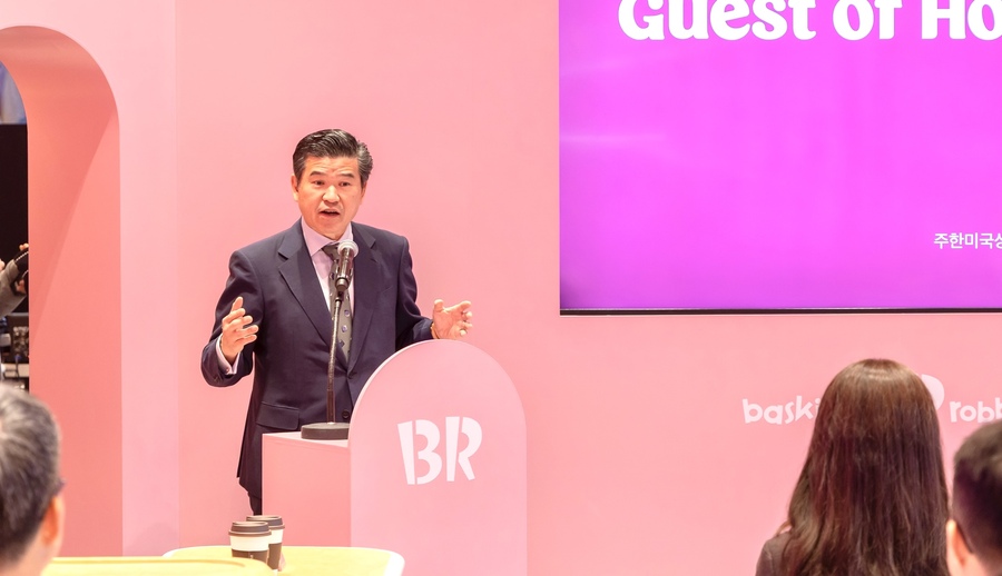 ▲ 배스킨라빈스 청담점에서 진행된 배스킨라빈스 미래 전략 비전 발표 미디어 간담회에서 제임스 김 주한미국상공회의소 회장이 축하 연설을 하고 있다.ⓒSPC그룹