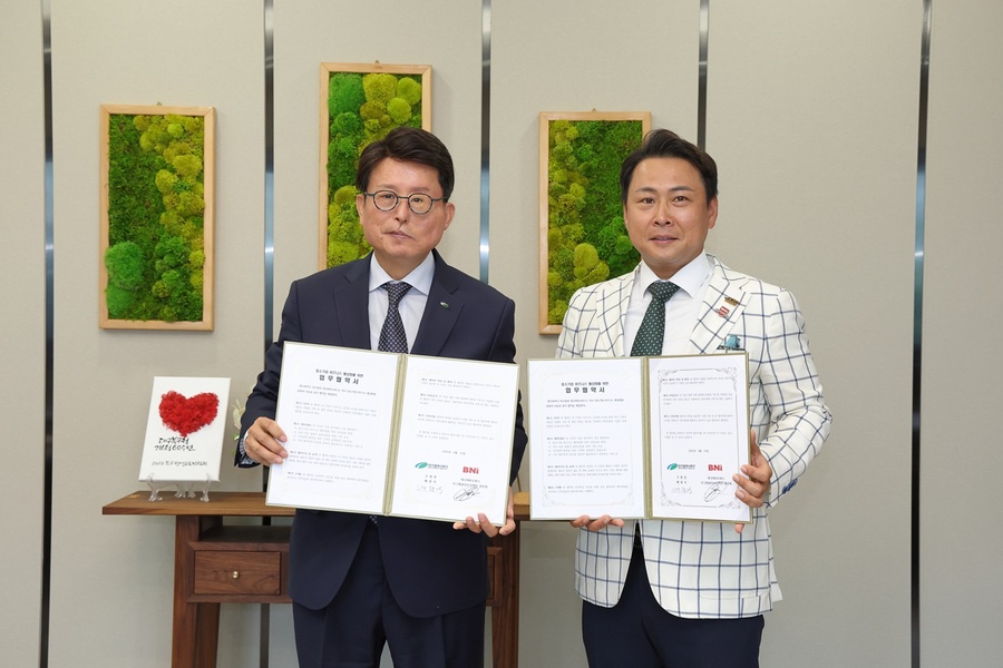 ▲ 대구 북구청(청장 배광식)은 5월 15일 오전 11시 북구청에서, 대구BNI오피스(대표 권진희)와 중소기업 비즈니스 활성화를 위한 업무협약(MOU)을 맺었다.ⓒ북구청