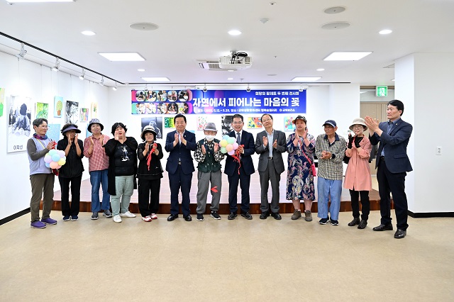 ▲ 군위군보건소는 지난 14일 장애인 미술 전시회 개막식을 개최했다.ⓒ군위군