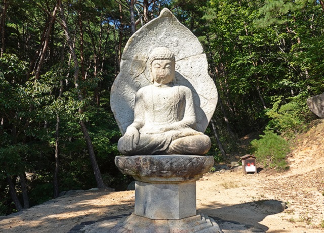 ▲ 신선암 마애보살반가상.ⓒ경주시