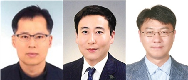▲ 한국산업인력공단이 주관하는 제135회 기술사 시험에서 기술사 자격을 취득한 (왼쪽부터)이준표 안양시 철도교통과장, 김환수 철도교통과 주무관, 황규도 하수과 주무관. ⓒ안양시 제공