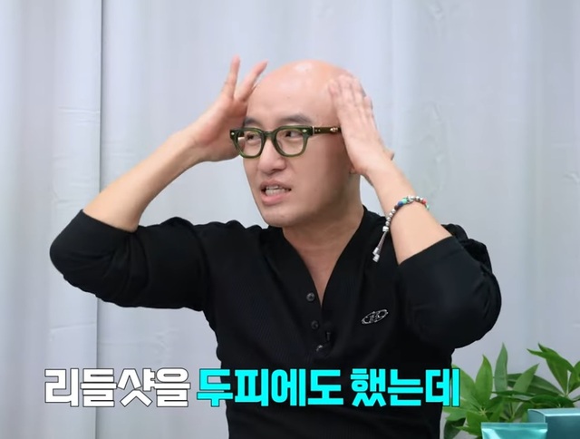 ▲ 유튜브 채널 '삼탈모tv'에서 제품 리뷰를 하고 있는 방송인 홍석천.