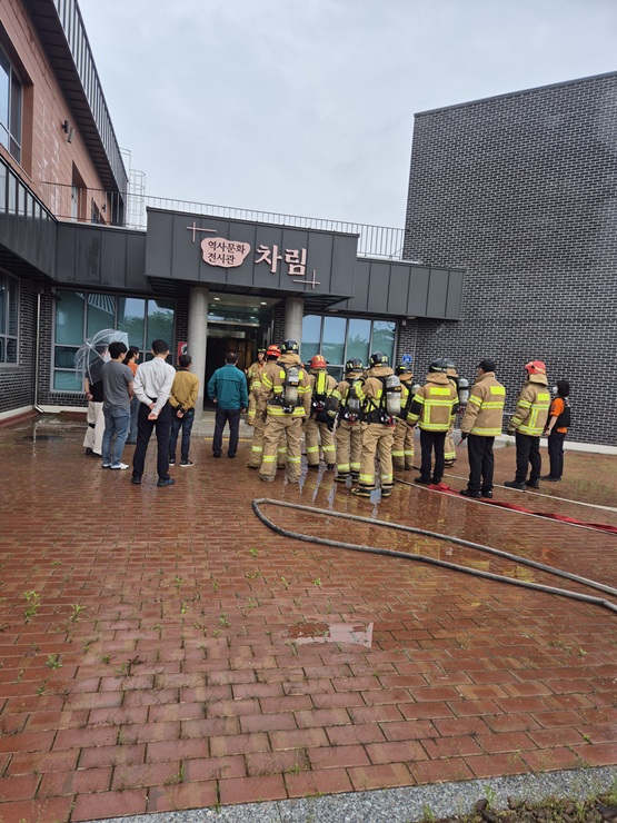 ▲ 영양군(군수 오도창) 문화시설사업소는 지난 15일, 16일 장계향문화체험교육원과 역사문화전시관에서 영양소방서(입암119안전센터)와 합동소방훈련을 진행했다.ⓒ영양군