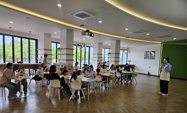 ▲ 한울원자력본부는 지난 13일부 14일 양일간 울진군 초등학생과 학부모를 대상으로 한울에너지팜에서 ‘화과자 만들기’ 원데이 클래스 ‘에너지아뜰리에’를 진행했다.ⓒ한울본부