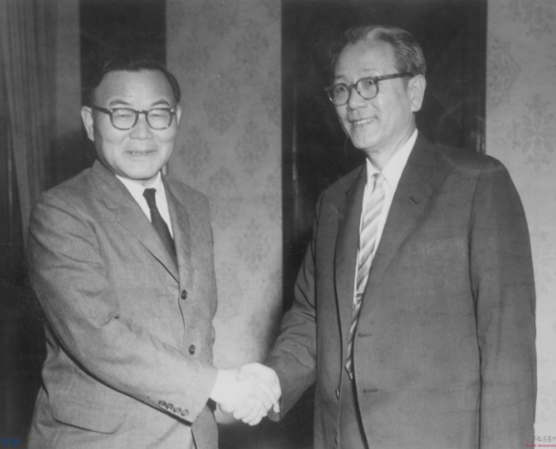 ▲ 4.19후 집권한 첫 내각책임제 민주당정권의 윤보선 대통령(왼쪽)과 장면 총리.