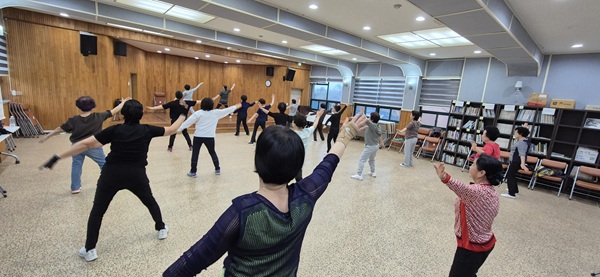 ▲ 축구·복싱·탁구 등 7개 종목 남녀노소 함께하는 생활체육 프로그램 운영.ⓒ부여군