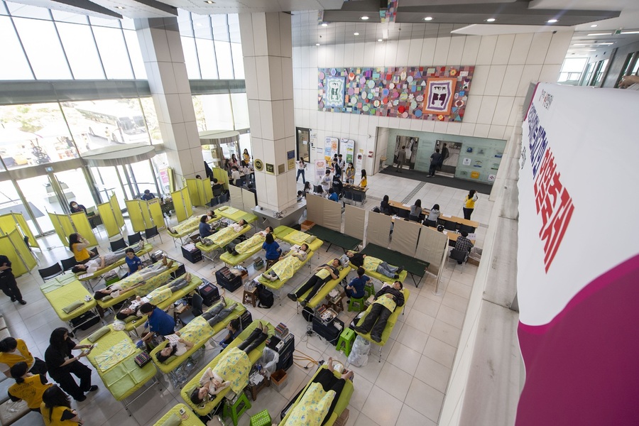 ▲ 5월 19일, 봄볕이 환하게 드리운 글로컬대학 대구보건대학교(총장 남성희) 캠퍼스는 올해도 어김없이 ‘생명 나눔’의 붉은 온기로 가득 찼다.ⓒ대구보건대