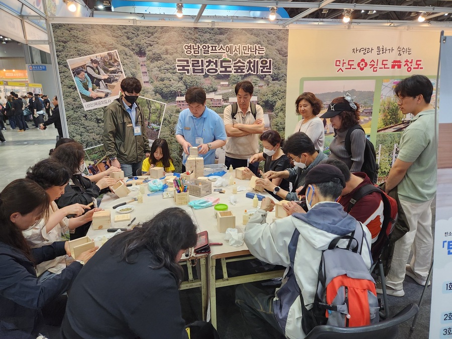 ▲ 청도군(군수 김하수)은 지난 15일부터 18일까지 일산 킨텍스(제1전시장)에서 개최된 국내 최대 규모의 여행 전문 박람회 ‘트래블쇼 2025’에 참가하여 청도군의 대표 관광자원과 특산품 등을 선보였다.ⓒ청도군