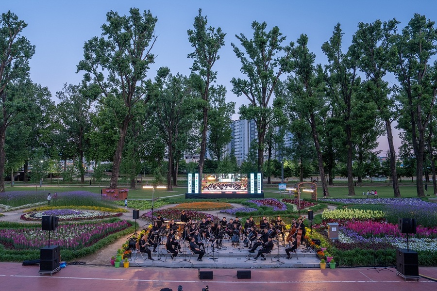 ▲ 충북 증평군이 오는 23~25일, 보강천 물빛공원 일원에서 증평문화원 창립기념일을 맞아 ‘제30회 증평문화예술의 날’ 행사를 개최한다(사진은 지난해 행사 장면).ⓒ증평군