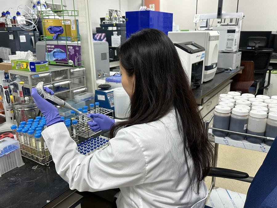 ▲ 충북도보건환경연구원(원장 임헌표)은 20일 최근 건강 트렌드인 ‘헬시 플레저(Healthy Pleasure)’ 확산으로 섭취가 증가하고 있는 디카페인 커피에 대해 카페인 함량 실태조사를 실시하고, 그 결과를 발표했다.ⓒ충북도