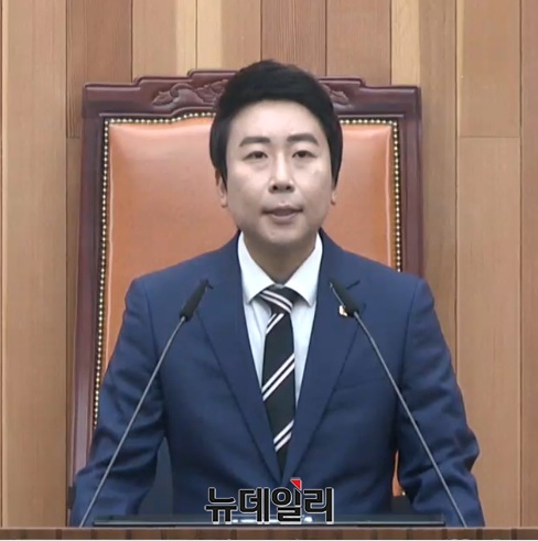 ▲ 임채성 세종시의회 의장이 20일 오전 제98회 정례회 개회사를 하고 있다.ⓒ이길표 기자