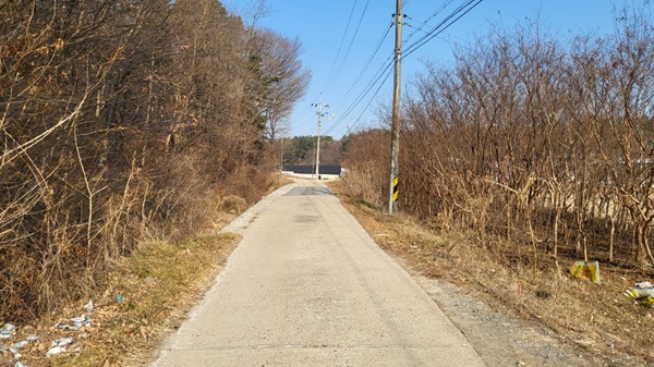 ▲ 대전 유성구가 총사업비 43억 원을 들여 송정동 남선초 주변 도로 1.1km를 폭 8m로 넓혀 교통 환경과 통학 안전 개선에 나섰다.ⓒ유성구