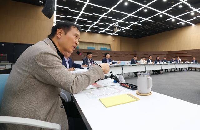 ▲ 임태희 경기도교육감이 20일 북부청사 대강당에서 열린 '2025년 제2차 교육지원청 행정국(과)장 협의회'에 참석해 발언하고 있다. ⓒ경기도교육청 제공