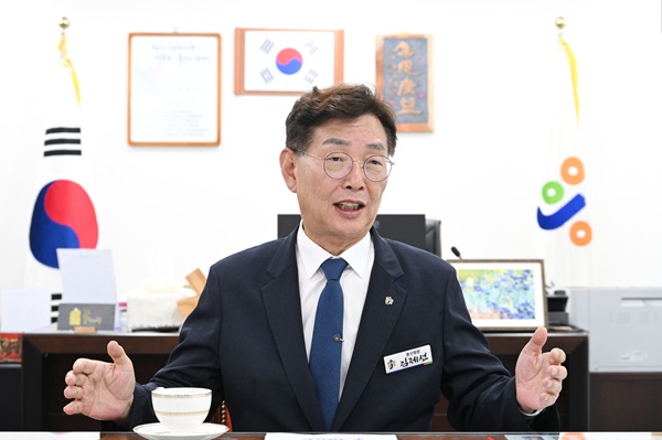 ▲ 김제선 구청장이 취임 1주년을 맞아 도시재생은 삶의 공간을 지켜내는 일임을 강조하고 있다.ⓒ대전 중구