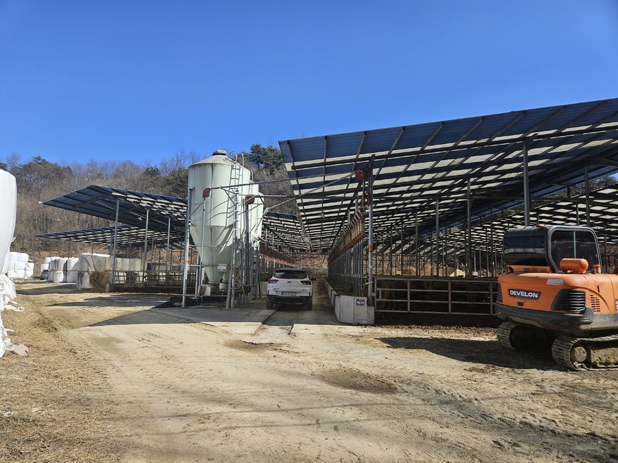 ▲ 영주시는 축산물 위생 수준 향상과 가축 질병 예방, 가축분뇨의 적정 처리를 통한 축산업 기반 강화를 위해 연중 계획에 따라 축산업 허가자 및 등록자에 대한 정기 점검을 진행하고 있으며, 이의 일환으로 오는 25일까지 정기 점검을 실시한다고 밝혔다.ⓒ영주시