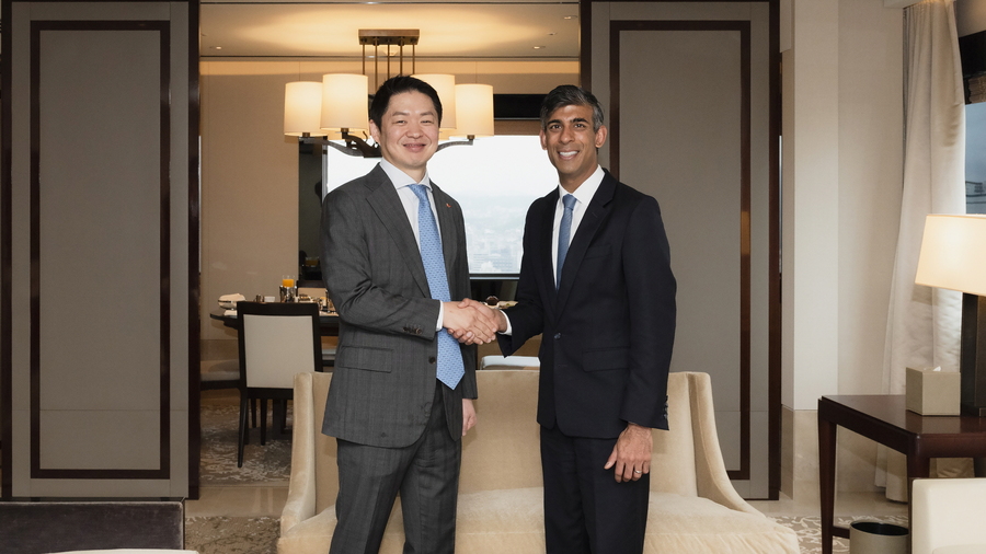 ▲ 왼쪽부터 최성환 SK네트웍스 사장, 리시 수낙 영국 전 총리 ⓒSK네트웍스