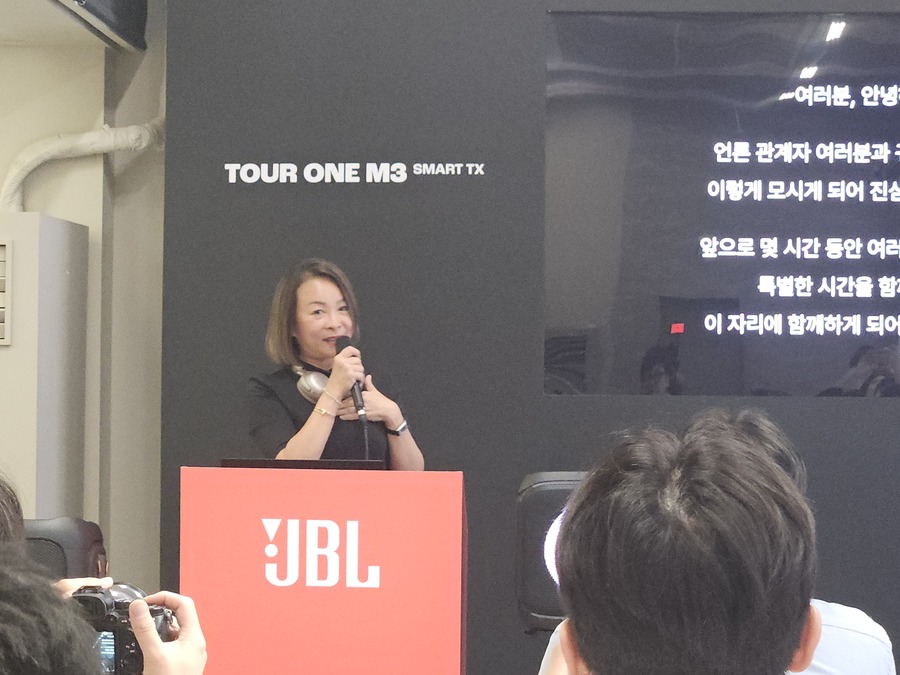 ▲ 그레이스 고 아시아 태평양 컨슈머 오디오 총괄이 21일 오전 서울 성동구에서 열린 JBL 신제품 발표회에서 발표하고 있다.ⓒ윤아름 기자