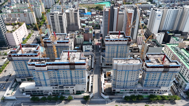 ▲ 전면 철거 이후 다시 짓고 있는 광주 화정 아이파크 전경. ⓒHDC현산