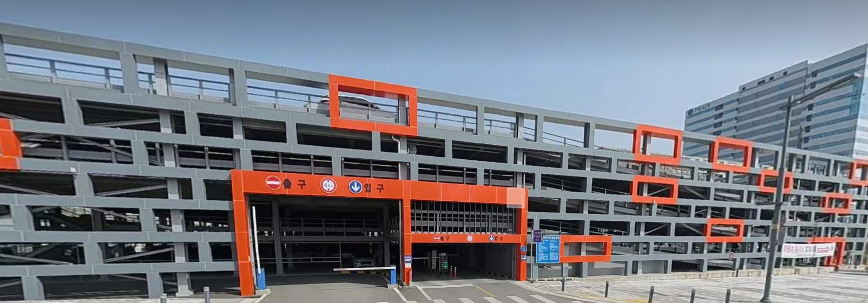 ▲ 중부권 최대 중고차 매매 단지인 대전 디오토몰이 최근 주차타워부지를 헐값에 매각했다는 의혹이 제기되고 있는 건물.ⓒ대전 디오토몰