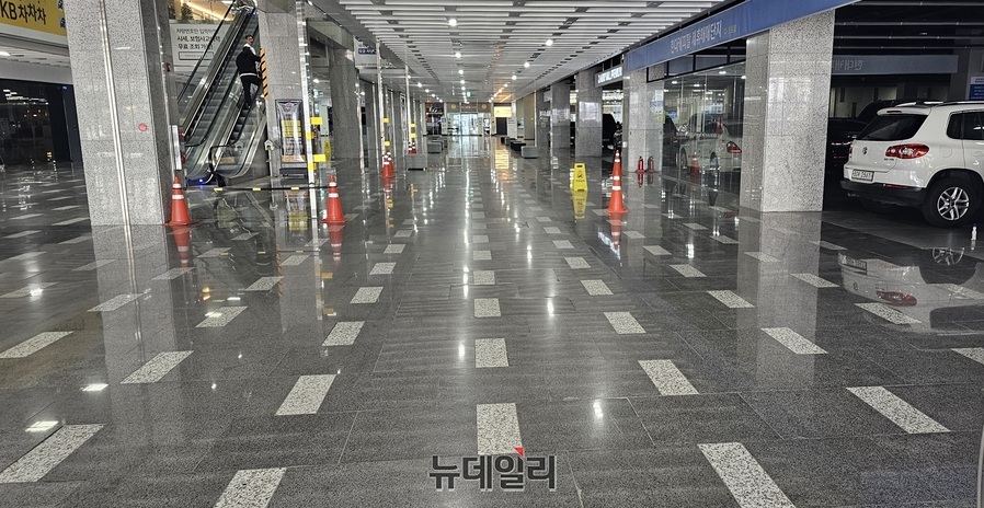 ▲ 대전 디오토몰 1층 복도와 전시장.ⓒ뉴데일리