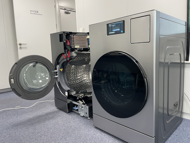 ▲ 서울 중구 태평로빌딩에 전시된 '비스포크 AI 콤보'.ⓒ이가영 기자