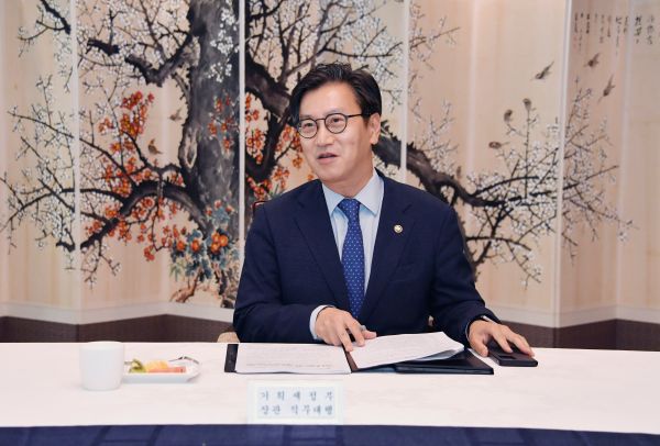 ▲ 김범석 기획재정부 장관 직무대행 1차관이 22일 오후 서울 종로구 정부서울청사에서 열린 '제5차 통상현안 관련 범정부 국내대응 전담반 회의'를 주재, 모두발언을 하고 있다. ⓒ기획재정부