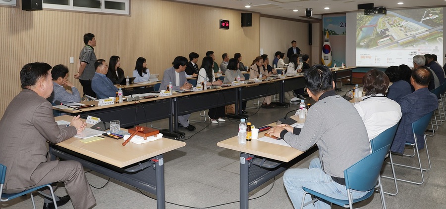 ▲ 청주시 청원생명축제추진위원회는 22일 임시청사 대회의실에서 위원회를 개최하고 2025 청원생명축제 기본계획을 확정했다.ⓒ청주시