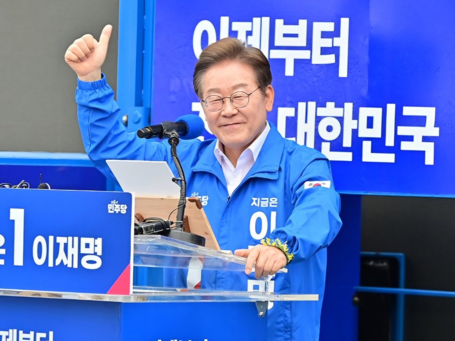 ▲ 이재명 더불어민주당 제21대 대통령선거 후보가 22일 오전 제주시 동문로터리에서 유세를 하고 있다. ⓒ연합뉴스 제공