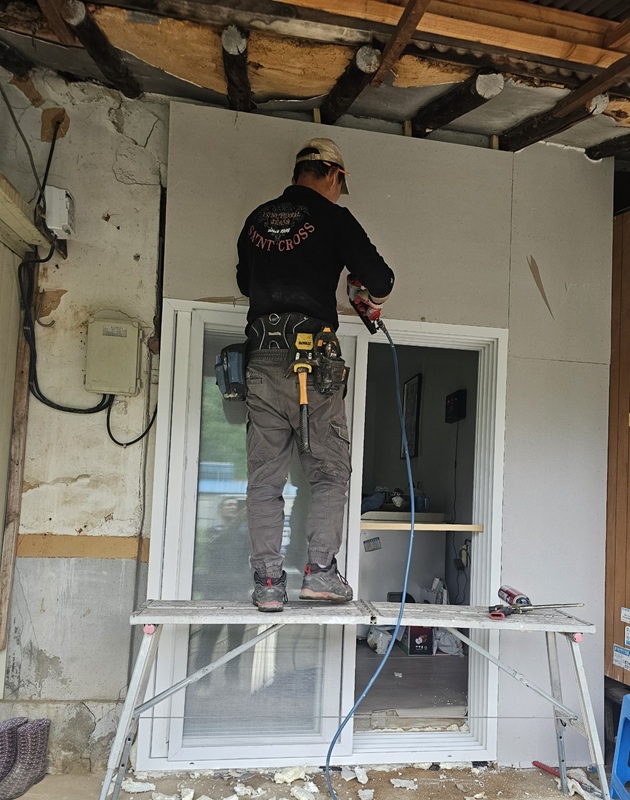 ▲ 괴산군(군수 송인헌)은 ‘수리수리 사업’을 복지사각지대 및 취약계층 주민들의 주거환경 개선에 큰 효과를 거두고 있다.ⓒ괴산군