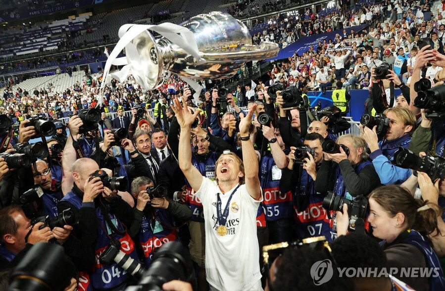▲ 레알 마드리드 '전설' 루카 모드리치가 이별을 선언했다. 그는 클럽월드컵을 마지막으로 레알 마드리드를 떠난다.ⓒ연합뉴스 제공