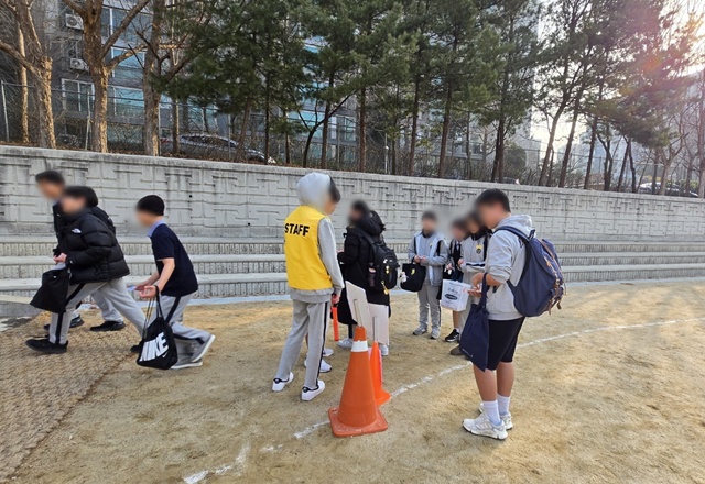 ▲ 경기 성남의 양영중학교가 '학교폭력 ZERO'를 위해 학생 주도로 시행하고 있는 '아침 건강 걷기' 활동. ⓒ양영중학교 제공