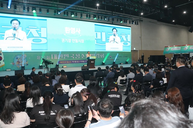 ▲ 권기창 시장이 지난 22일 대한민국 대표 청소년 축제인 ‘제21회 대한민국청소년박람회’에서 환영사를 하고 있다.ⓒ안동시