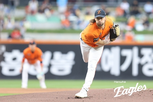 ▲ 한화가 롯데를 잡고 단독 2위 자리를 탈환했다. 롯데와 0.5경기 차로 앞선 한화는 1위 LG와 격차를 2.5경기로 줄였다.ⓒ한화 이글스 제공