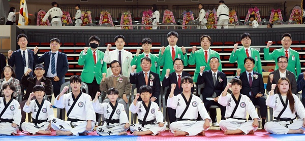 ▲ 조원휘 대전시 의장이 지난 24일 중구 부사동 충무체육관에서 열린 제31회 대전광역시장기 합기도대회에 참석해 안전한 대회 진행을 기원했다.ⓒ대전시의회