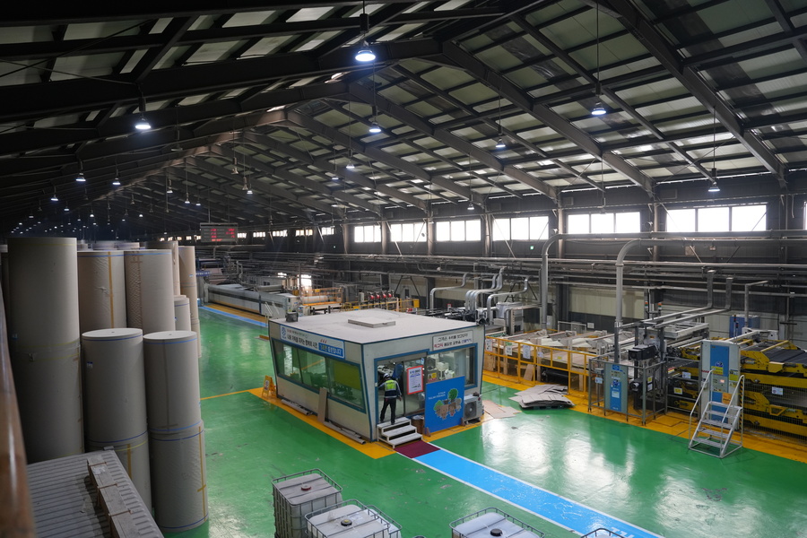 ▲ 태림포장 내부 전경 골게이터(원단생산) 설비 ⓒ태림포장