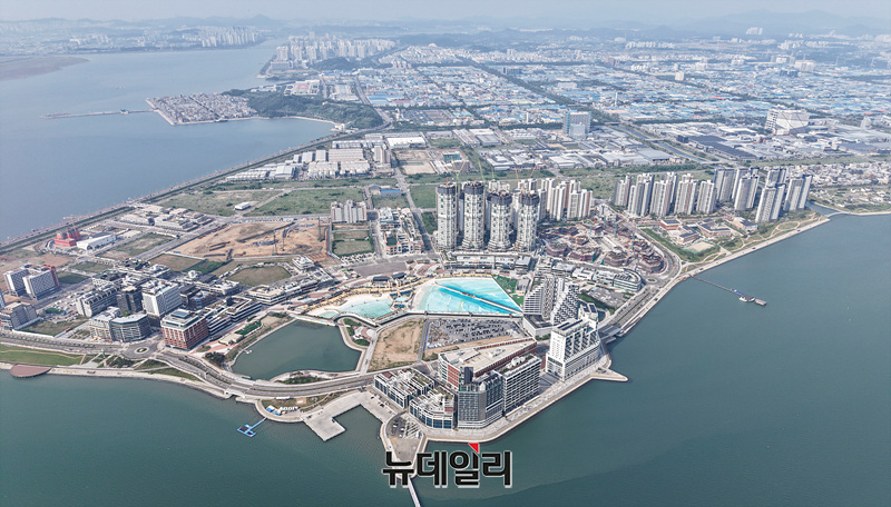 ▲ 상공에서 본 거북섬 웨이브파크. 거북섬은 시화호 북쪽 시흥구간에 조성된 인공섬이다. 위에서 내려다보면 거북이가 엎드려있는 모양을 띠고 있어 거북섬으로 불린다. ⓒ경기 시흥=서성진 기자