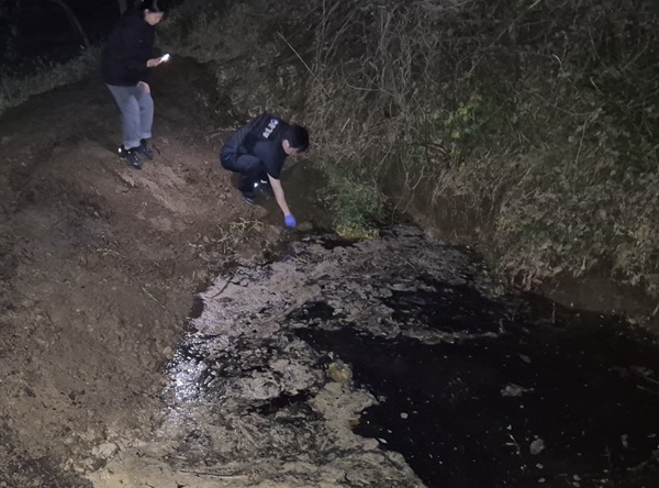 ▲ 염산유출사고 대응 관련 모습.ⓒ공주시