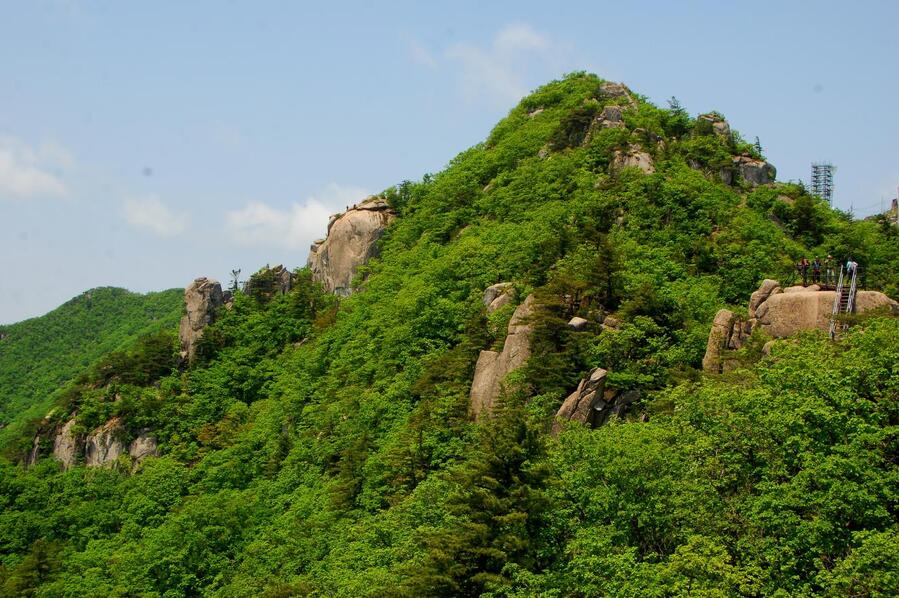 ▲ 염불봉에서 바라본 동봉.ⓒ진경수 山 애호가