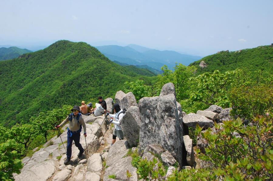 ▲ 동봉에서 바라본 서봉.ⓒ진경수 山 애호가
