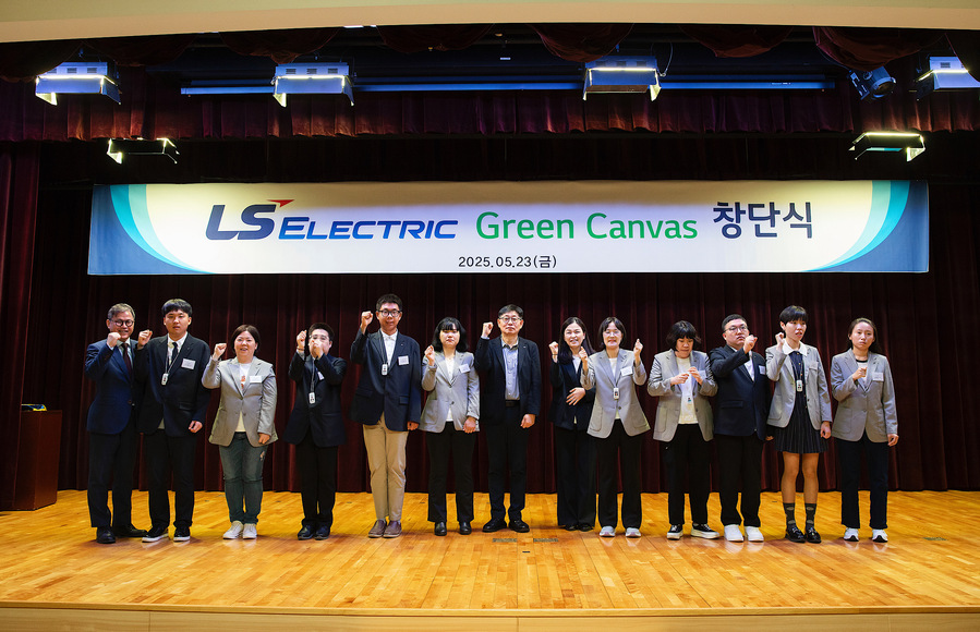 ▲ LS일렉트릭이 지난 23일 경기도 안양시에 위치한 LS타워에서 장애인 직원 미술단 ‘그린 캔버스’를 창단하고 작품 전시회를 개최했다. ⓒLS일렉트릭