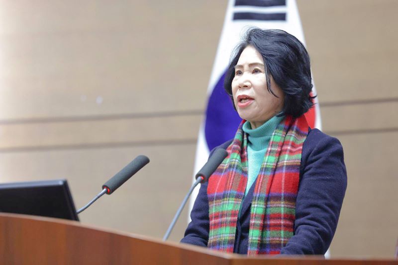 ▲ 김행금 시의장이 시민 신뢰 회복 위한 인사 단행 및 조직 안정 대책을 밝히고 있다.ⓒ천안시의회